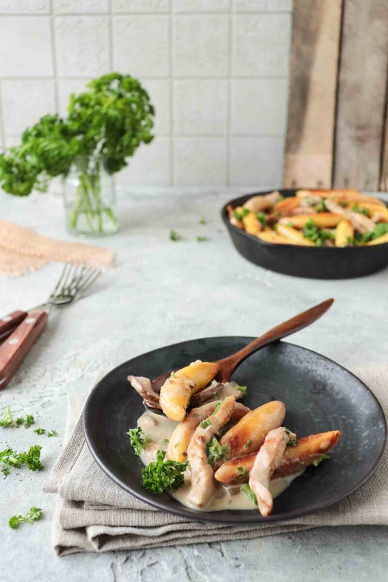 Geschnetzeltes mit Champignons und Schupfnudeln - Stylingkitchen