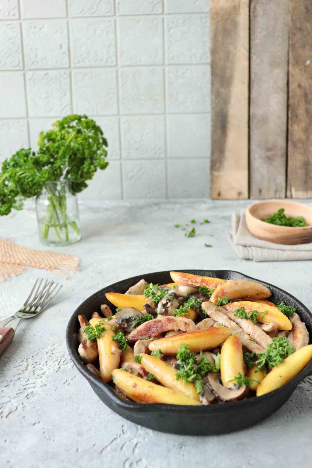 Geschnetzeltes mit Champignons und Schupfnudeln - Stylingkitchen