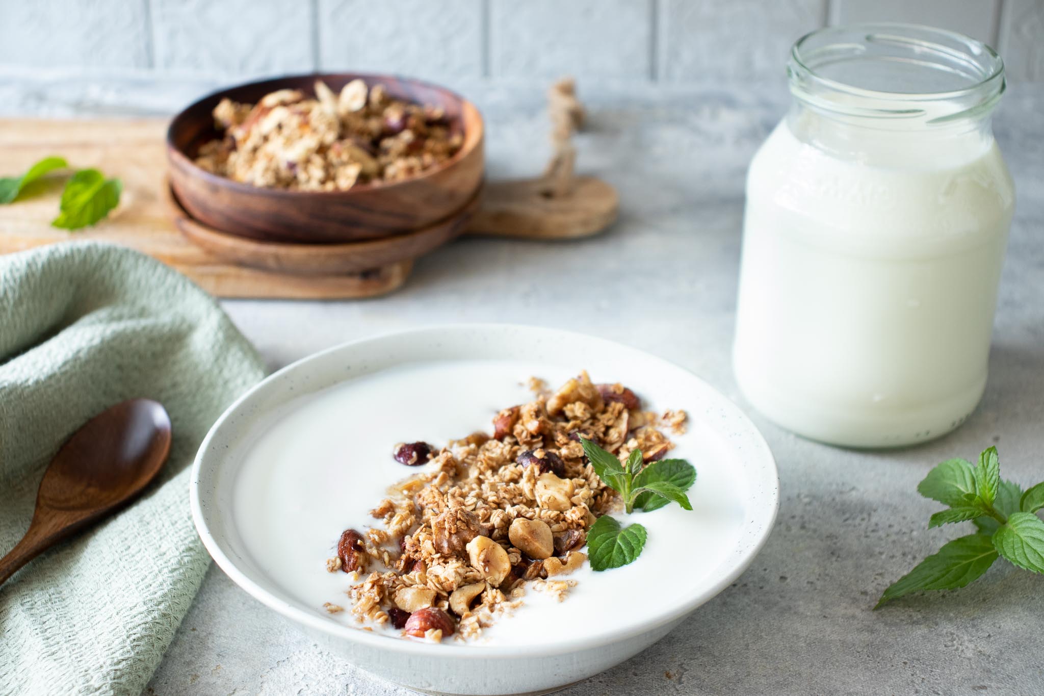 Selbstgemachter Joghurt mit Granola - Stylingkitchen