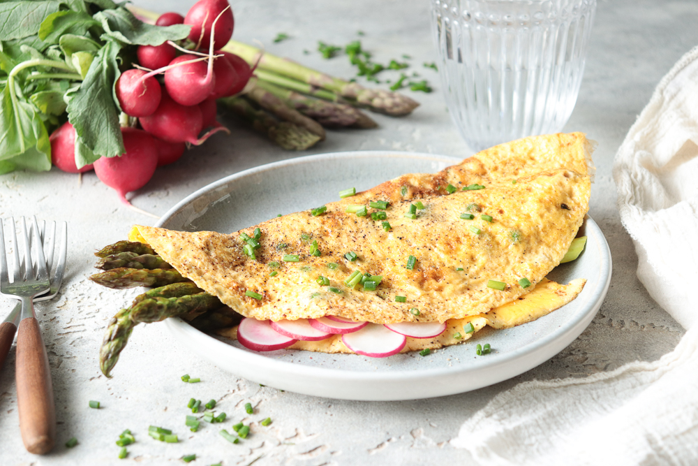 Omelett mit Spargel und Radieschen - Stylingkitchen