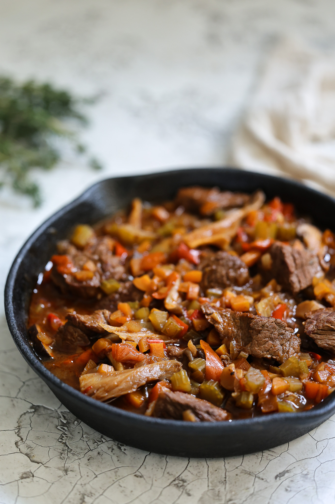 Herbstliches Rindergulasch mit Pilzen - Stylingkitchen